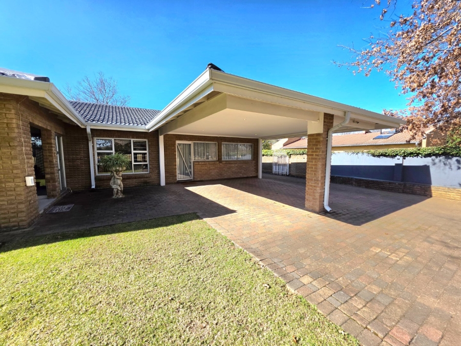 5 Bedroom Property for Sale in La Provance Free State